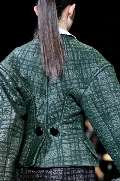 Look 77